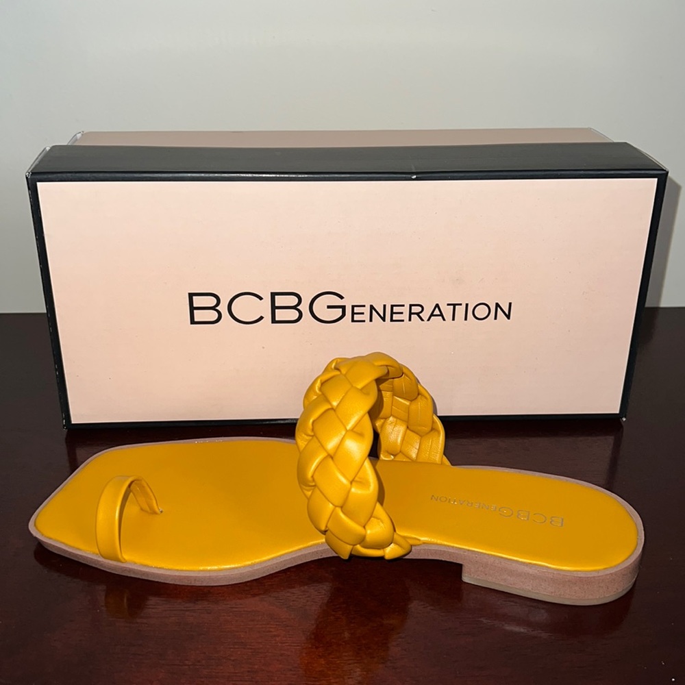 BCBG mustard sandal. size 8.